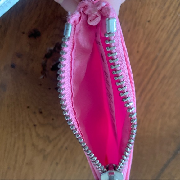 Lululemon - Picture 4 of 5